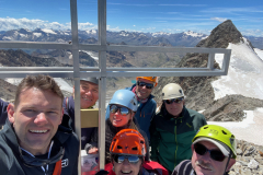 Wilder-Pfaff-im-Hintergrund-das-Zuckerhuetl